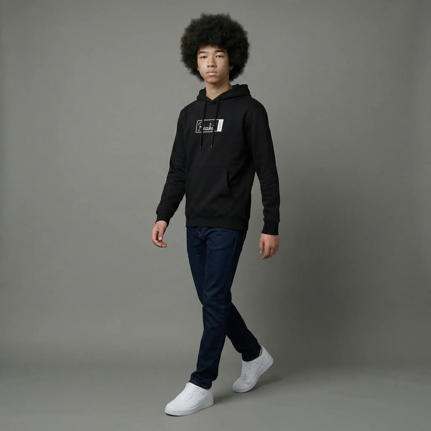 Sweat à capuche Tiassa 2 Reaket, une marque de vêtements de sport