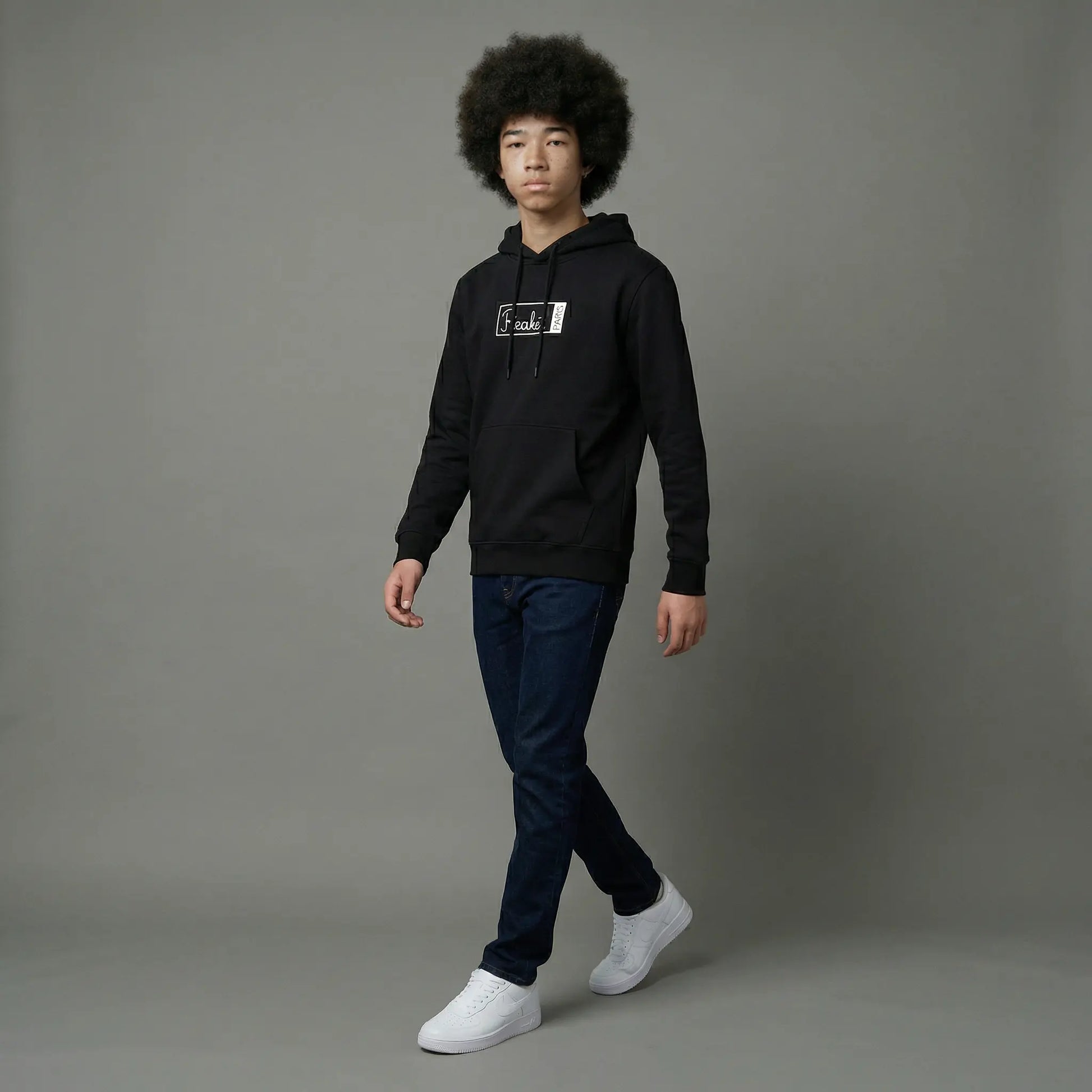 Sweat à capuche Tiassa 2 Reaket, une marque de vêtements de sport