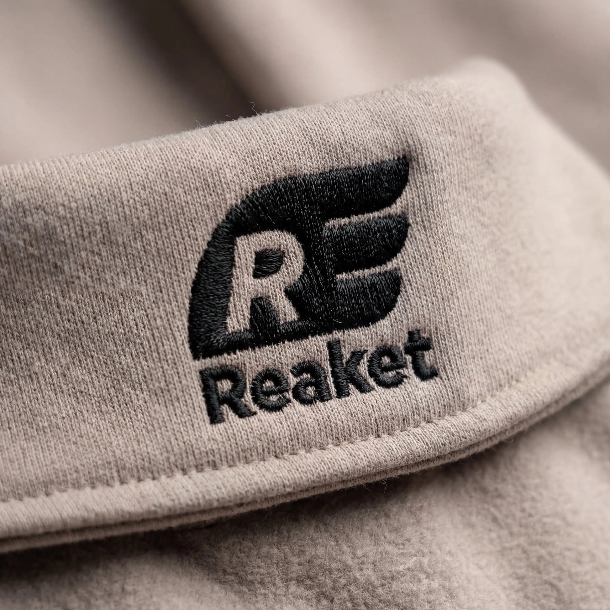 Ensemble Sweat Guiglo Reaket, une marque de vêtements de sport