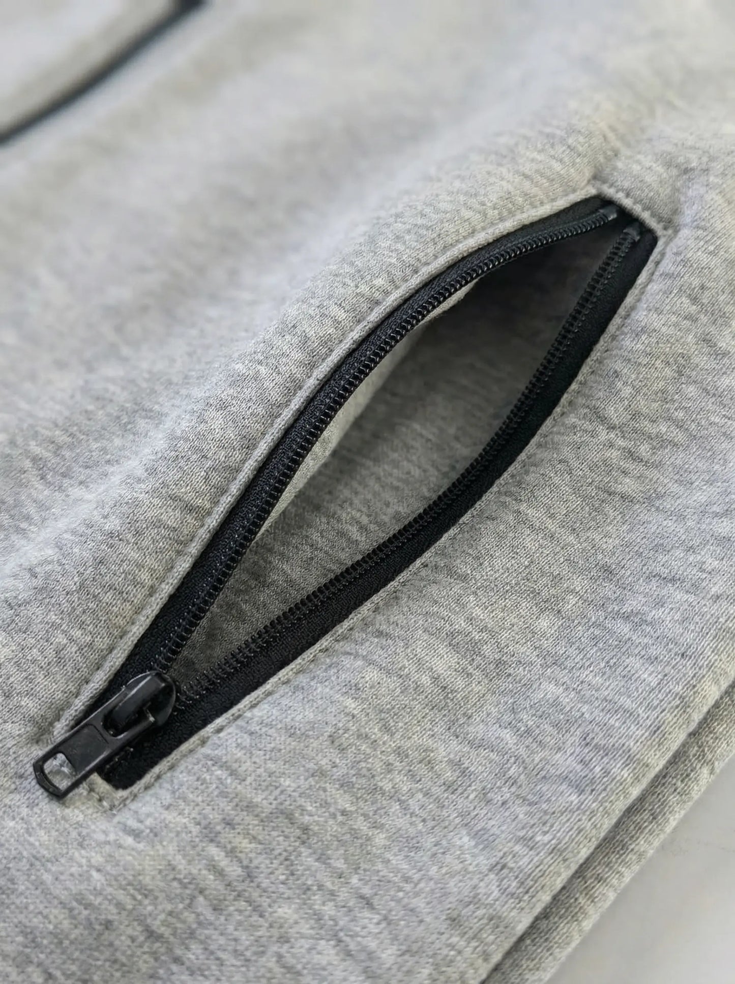 Ensemble Sweat Aboudé Zippé Reaket, une marque de vêtements de sport