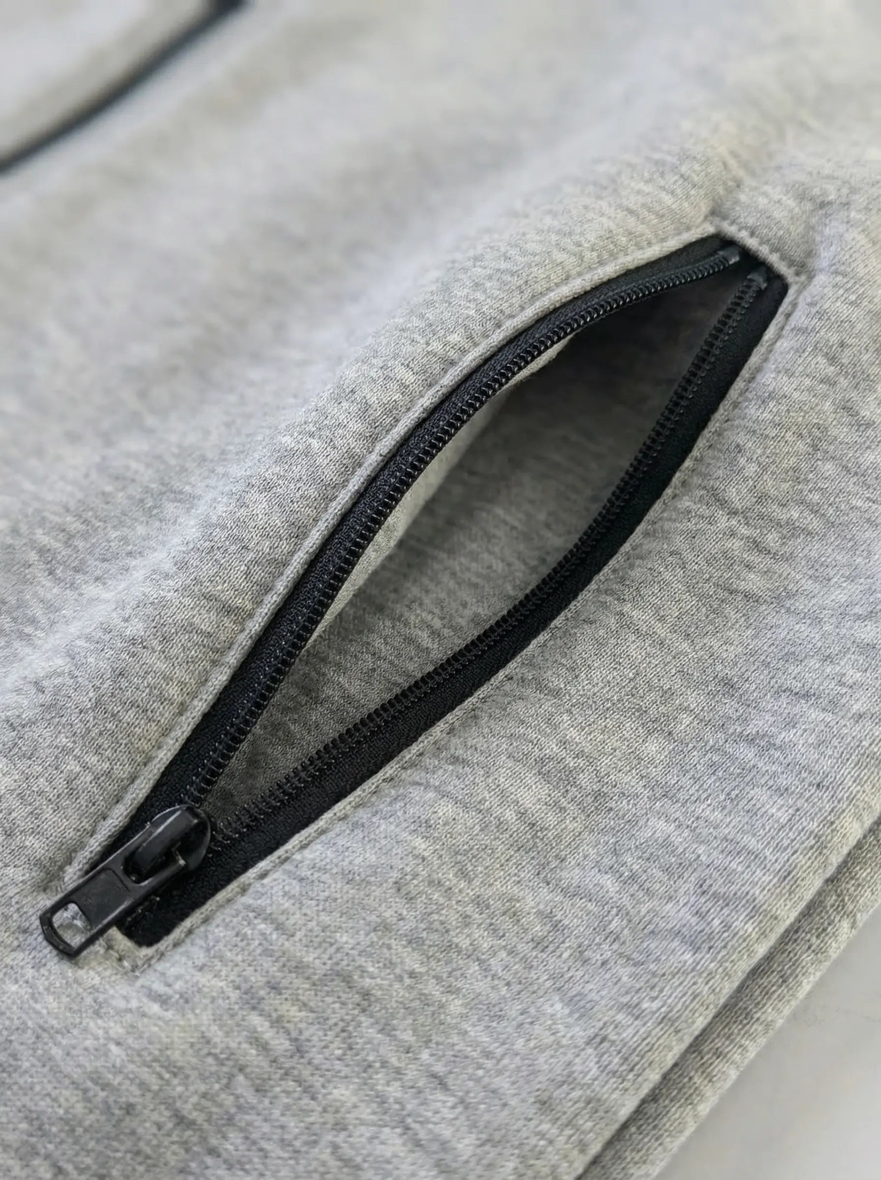 Ensemble Sweat Aboudé Zippé Reaket, une marque de vêtements de sport