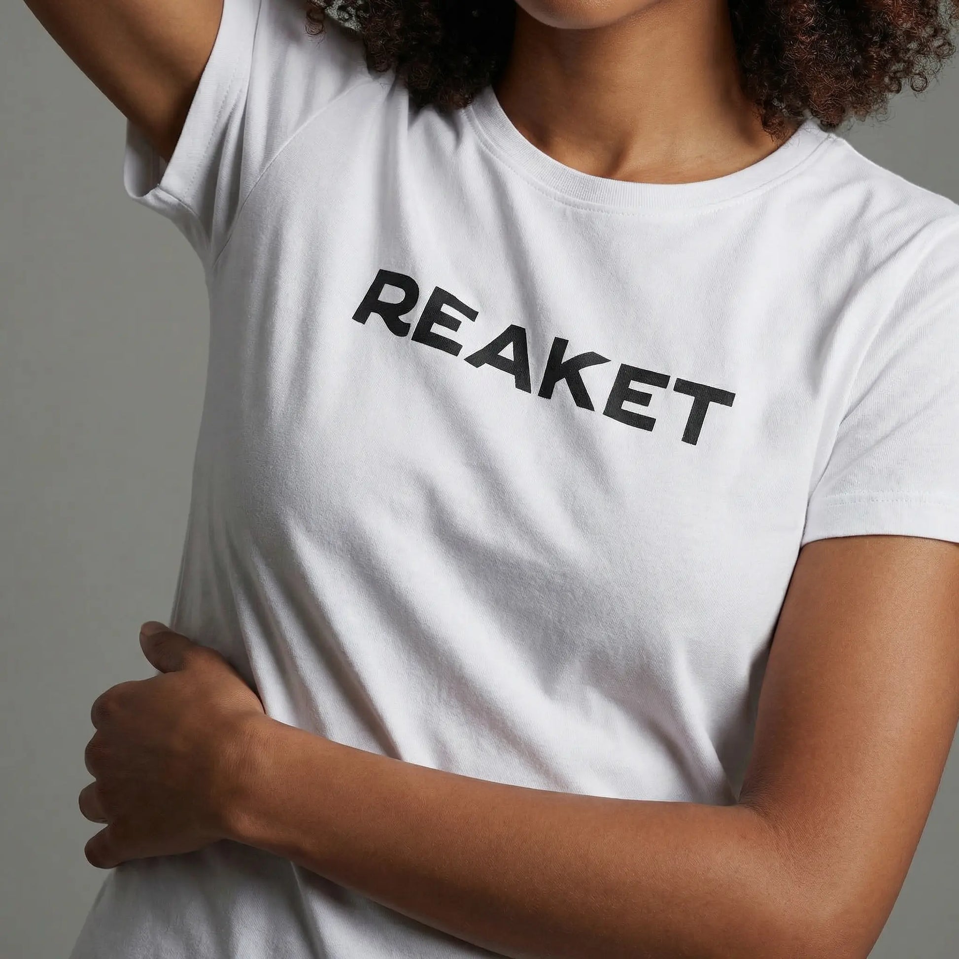 T-shirt Issia 230gm2 Reaket, une marque de vêtements de sport